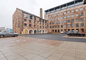 Lovely Riverside 2 Bed Apartment