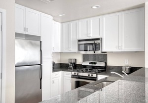 Lovely Santa Clara 1BR w/Lounge, W/D & Gym, walk to Shops, by Blueground