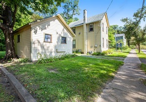 Lovely Set of Studios W/ Free WiFi & Excellent Location Near Town & Attractions!