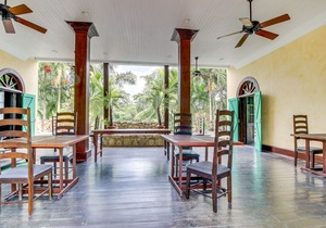 Lovely Suite with Riverfront Location, Pool, WiFi & AC