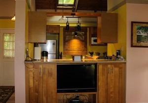Lovely Tropical Condo w/Shared Pool, Private Washer and Dryer, Free WiFi, Lanai