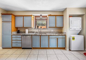Low Summer Rates ! A Territorial Sante Fe Home with Fenced Yard 3 mile UofA