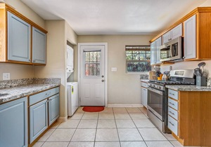 Low Summer Rates ! A Territorial Sante Fe Home with Fenced Yard 3 mile UofA