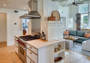 Lowcountry Cottage - A Hidden Gem in Moreland Village!