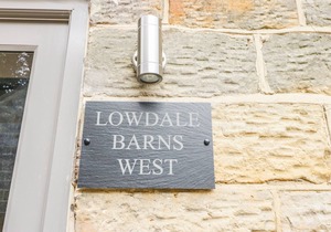 LOWDALE BARNS WEST, pet friendly, with a garden in Sleights