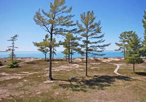 Lower Level Beachfront Condo in Glen Arbor 2B/2BA!