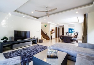 LP101 - Private rooftop pool villa in Laguna for 9 people, near restaurants and shops
