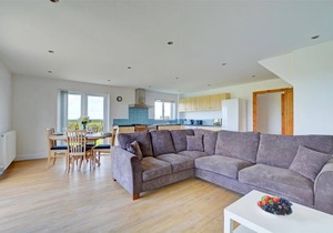 Lucerne - Three Bedroom House, Sleeps 6