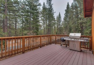 Lukins Lodge by the Lake Hot Tub
