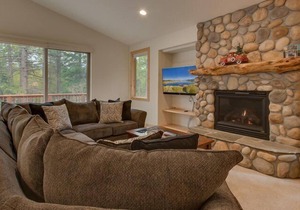 Lukins Lodge by the Lake | Hot Tub
