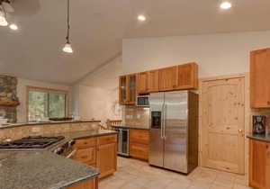 Lukins Lodge by the Lake | Hot Tub