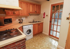 LUPIN COTTAGE, character holiday cottage in Wooler