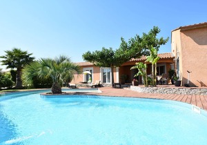 Lush Villa in Pierrerue with Private Pool & Centre Nearby