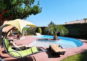Lush Villa in Pierrerue with Private Pool & Centre Nearby