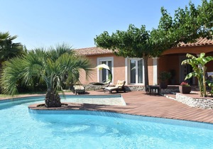 Lush Villa in Pierrerue with Private Pool & Centre Nearby