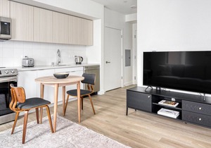 Luxe Berkeley Studio w/ W/D & Coworking, walkable to BART, by Blueground