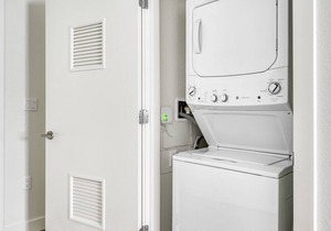 Luxe Berkeley Studio w/ W/D & Coworking, walkable to BART, by Blueground