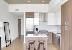 Luxe Downtown Studio w/Gym & W/D, near Pike Place Market, by Blueground