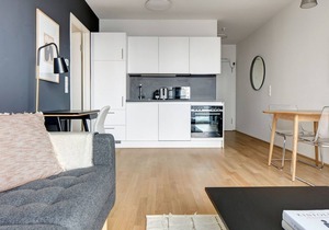 Luxe Favoriten 1BR w/Gym & Elevator, walk to Hauptbahnhof, by Blueground