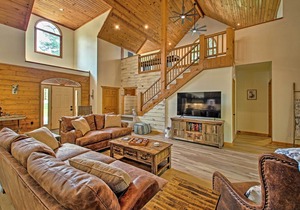 Luxe Hot Springs Cabin on Pond w/ Game Room!