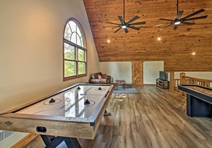 Luxe Hot Springs Cabin on Pond w/ Game Room!