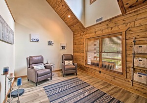 Luxe Hot Springs Cabin on Pond w/ Game Room!