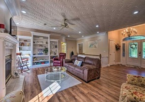 Luxe Lake Cumberland Retreat with Decks on 1 Acre!