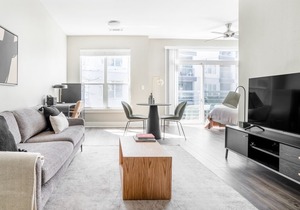 Luxe Riverside Studio w/ Gym & W/D, nr Lady Bird Lake, by Blueground