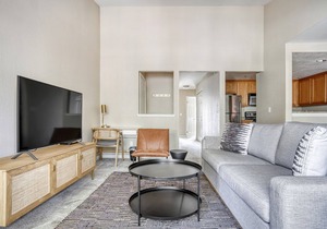 Luxe Santa Clara 2BR w/ W/D, Gym, Pool, walk to Safeway, by Blueground