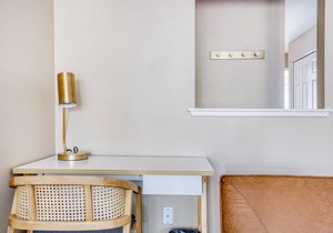 Luxe Santa Clara 2BR w/ W/D, Gym, Pool, walk to Safeway, by Blueground