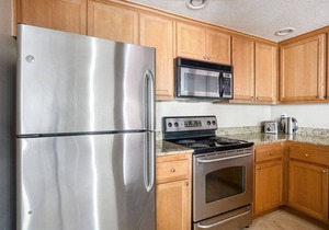 Luxe Santa Clara 2BR w/ W/D, Gym, Pool, walk to Safeway, by Blueground