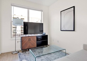 Luxe studio w/W/D, Gym, Rooftop. Steps from T stop by Blueground