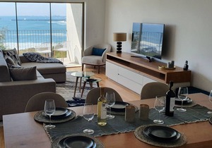 Luxureous & First line apartment with amazing view over ocean, beach and Porto.