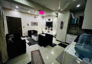 Luxurious 1 BR Apartment: Netflix, Youtube.