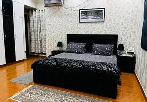 Luxurious 1 BR Apartment: Netflix, Youtube.