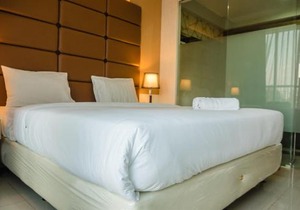 Luxurious 1BR At Dago Suites Apartment By Travelio