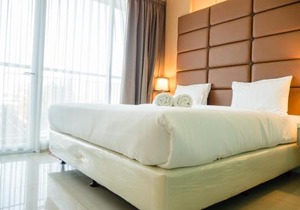 Luxurious 1BR At Dago Suites Apartment By Travelio