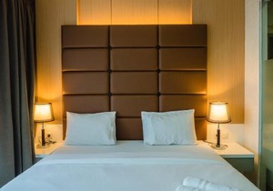 Luxurious 1BR At Dago Suites Apartment By Travelio