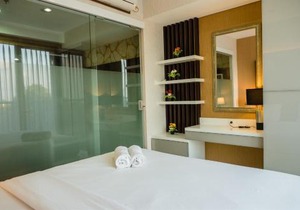 Luxurious 1BR At Dago Suites Apartment By Travelio