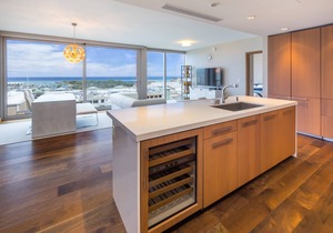 Luxurious 2.5 Bedroom Unit with Panoramic Ocean View in ONE Ala Moana