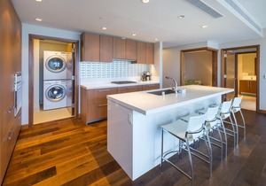 Luxurious 2.5 Bedroom Unit with Panoramic Ocean View in ONE Ala Moana