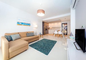 Luxurious 2 Bedroom Apartment near the beach
