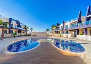 Luxurious 2 Bedroom Apartment near the beach