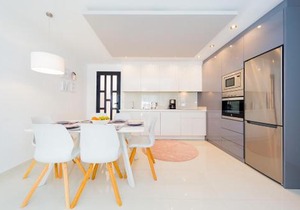 Luxurious 2 Bedroom Apartment near the beach
