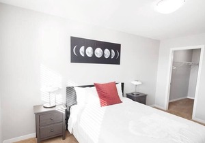 Luxurious 2 Bedroom Townhouse with Garage & Wi-Fi!