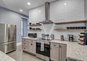 Luxurious 3 BR Apt in the Heart of Springfield