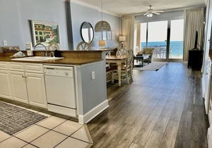 Luxurious Condo on the 5th Floor! Only a 7 Minute Walk to Flora Bama!