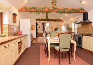 Luxurious Doves Barn with 8 person Hot tub near Needham Market, Suffolk