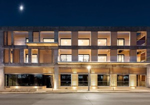 Luxurious Flat w/Private Balcony & Mtn Views!