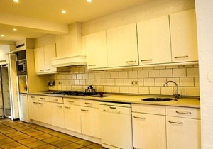 luxurious luxurious 15-person group accommodation